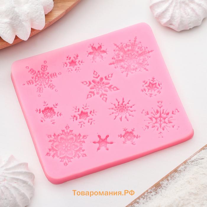 Молд для заливки новогодний «Снежинки», силикон, 8.6×8.6 см, розовый