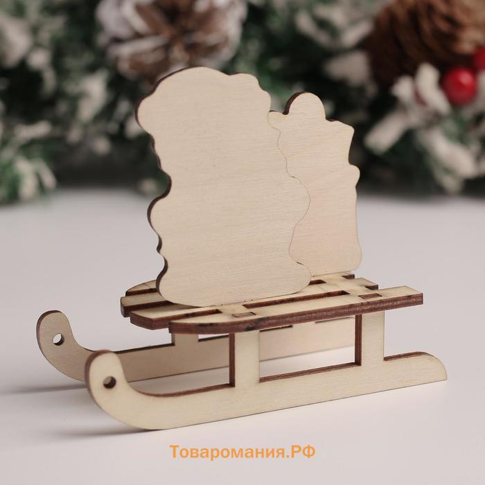 Сувенир Санки "Снеговик+подарок", 10х8,5х4,7 см
