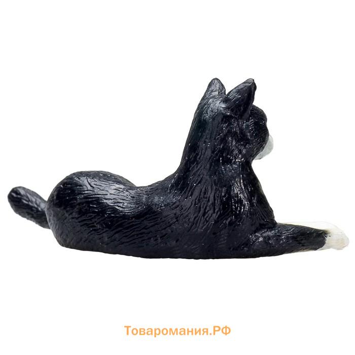 Фигурка Konik «Кошка, чёрно-белая (лежащая)»